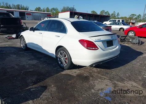 2015 Mercedes-Benz C 300 4Matic/Luxury 4Matic/Sport 4Matic из США, поврежденный, VIN 55SWF4KB4FU036068